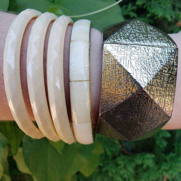 Vintage Lot of Five Cream and Gold Bangles - Picture 4 of 5